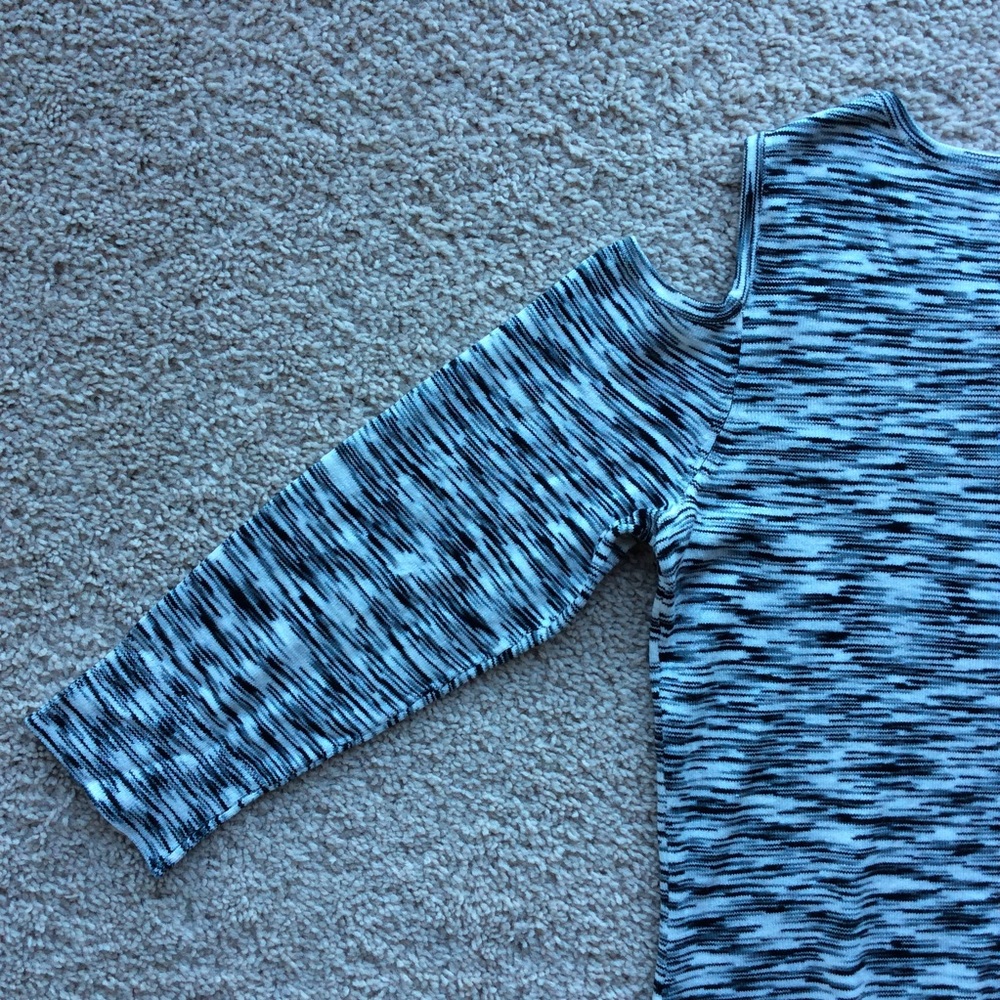 *NWT* The Limited Cold Shoulder Sweater - Picture 5 of 6